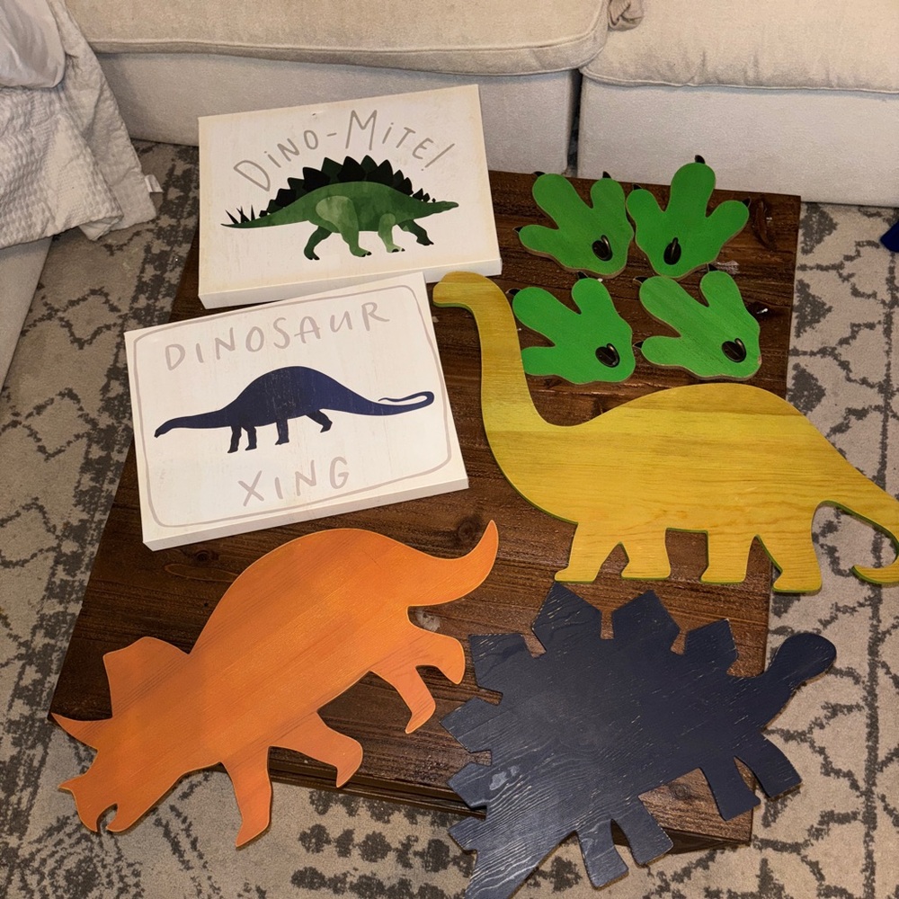 Colorful Dinosaur Wooden decor Set